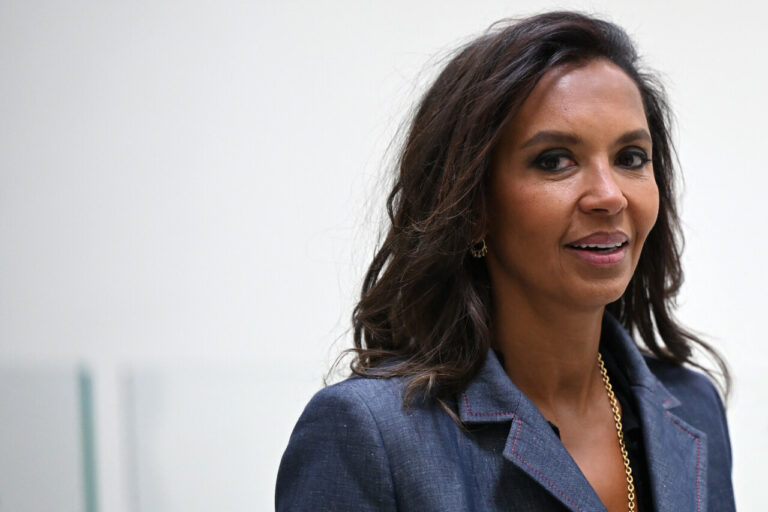 M6 défend Karine Le Marchand face aux accusations