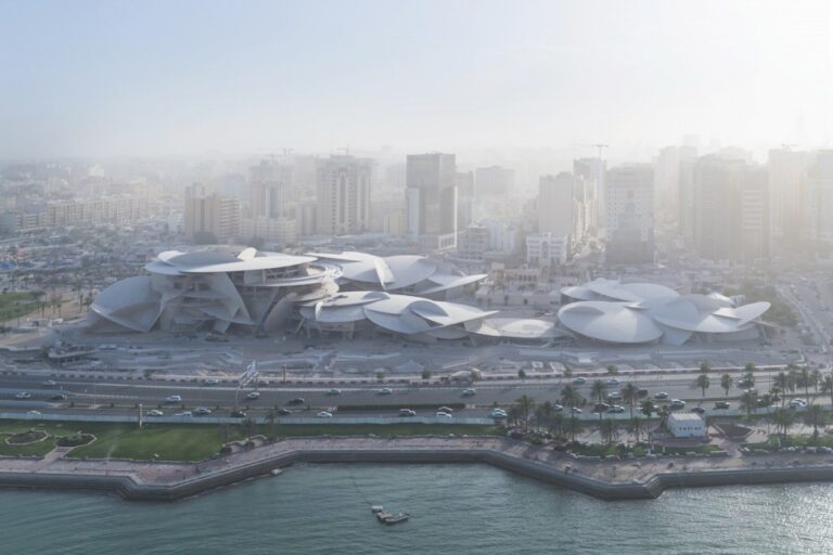 Qatar: Nouveautés, Liens Epstein & SFMOMA Dévoilés