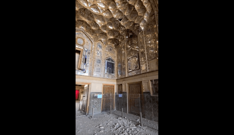 Palais de Chehel Sotoun Endommagé : Découverte Choc !