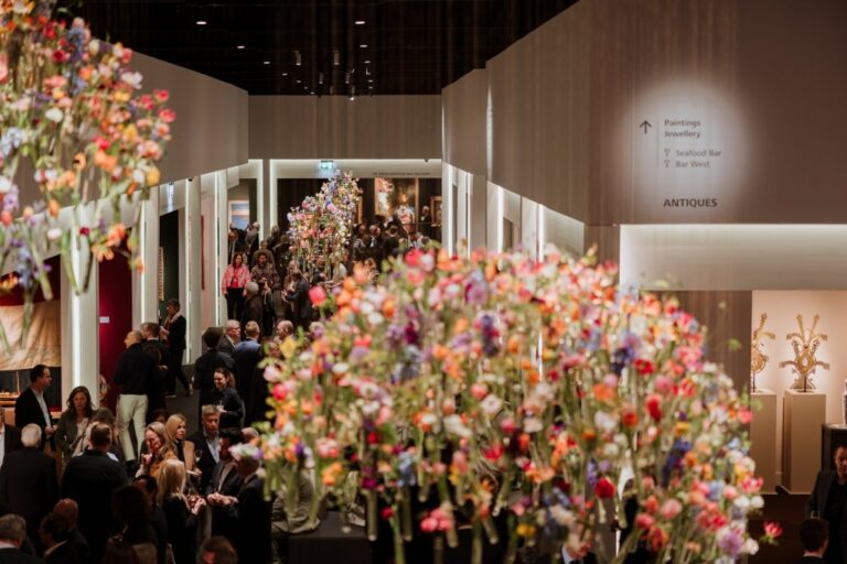 Ventes Dynamiques à TEFAF : Œuvres de Toutes Tailles