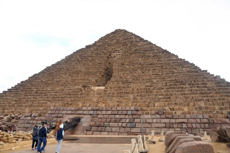 Chambres secrètes découvertes dans une pyramide de Gizeh