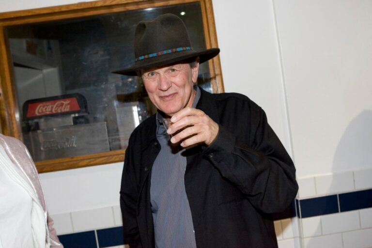 Décès de James Hayward, Peintre Culte de 82 Ans