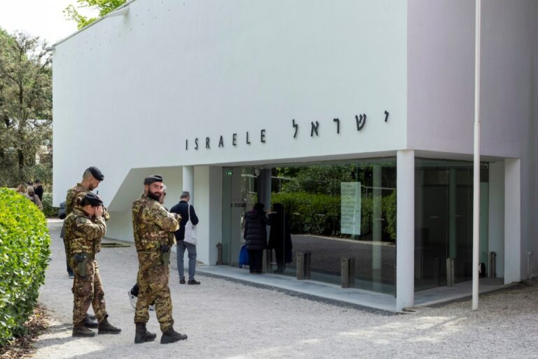 Israël Face au Boycott: Scandale à la Biennale!