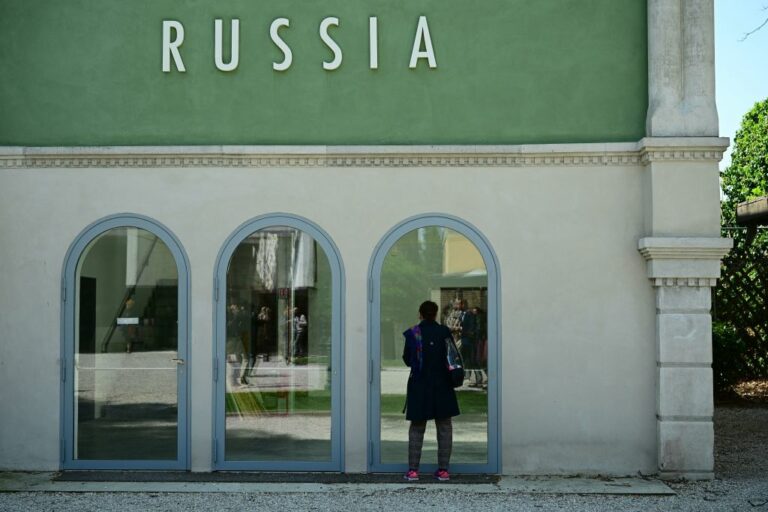 La Biennale de Venise: Pavillon Russe Mystérieusement Fermé