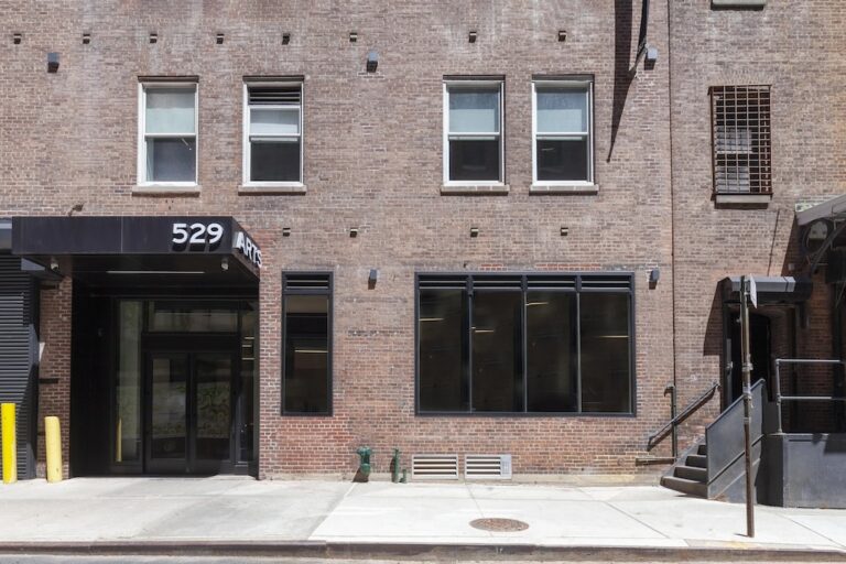 Max Levai : Pari audacieux sur sa nouvelle galerie