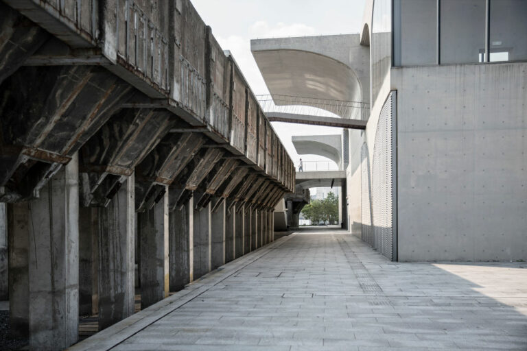 Max Mara: Défilé Croisière 2027 au Musée de Shanghai