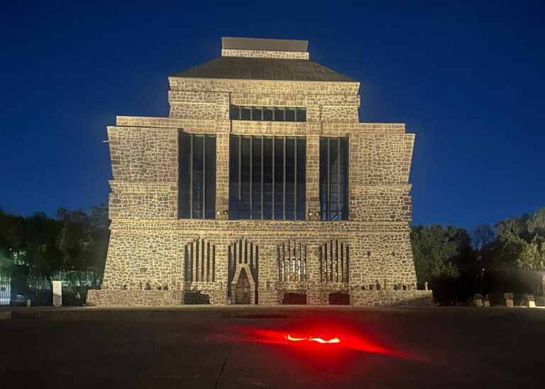 Petit-fils de Rivera offre 150k objets à un musée !