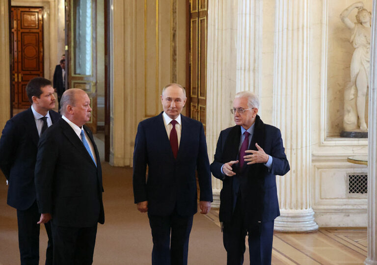 Sanction de l'UE: Piotrovsky, allié de Poutine