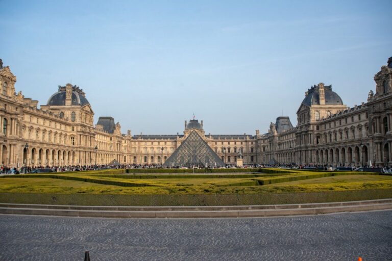 Arrestation: Attentat Déjoué au Louvre!