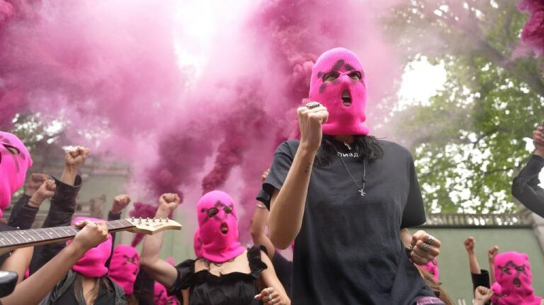 Conflit entre Pavillon Russe et Pussy Riot à Venise