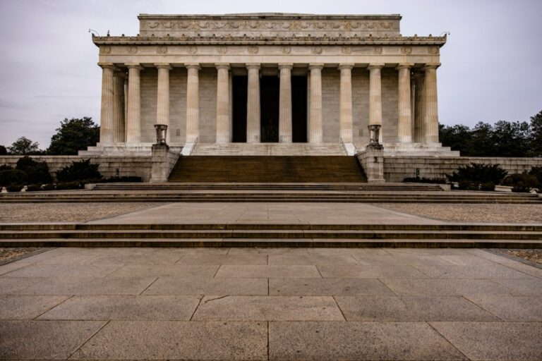 Découvrez les secrets cachés sous le Lincoln Memorial!