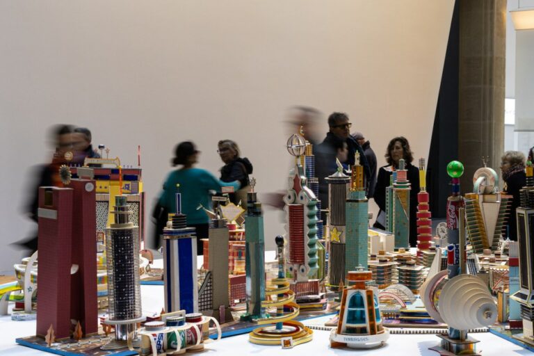 Découvrez pourquoi un artiste a quitté la Biennale