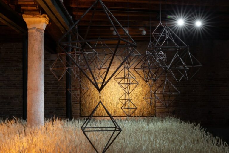 Explorez l'Expo du Théâtre Libre Biélorusse à Venise
