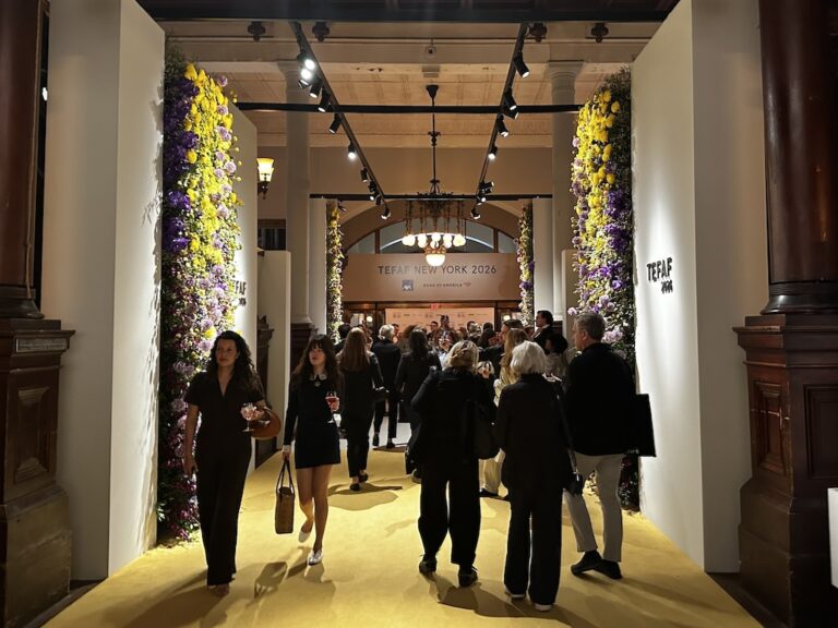 TEFAF New York: Foule, Aisles Bondées, et Succès!