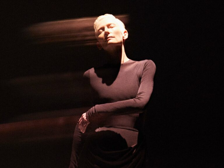 Tilda Swinton en Spectacle au Guggenheim Bilbao