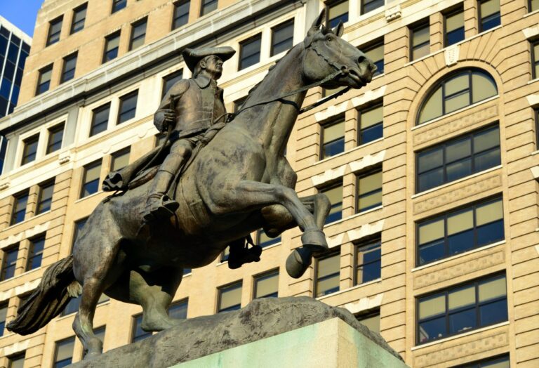 Trump rétablit statue polémique du fondateur US