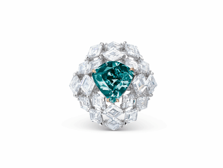 Un Anneau Diamant Bleu-Vert Vendu 17 M. $ à Genève!