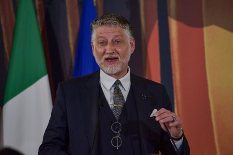 Venise: Poutine 'Triomphe', ironise le ministre italien