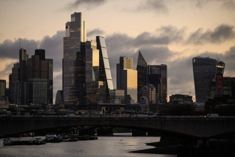 50,000 Personnes à Londres : L'Art Revitalise la Ville
