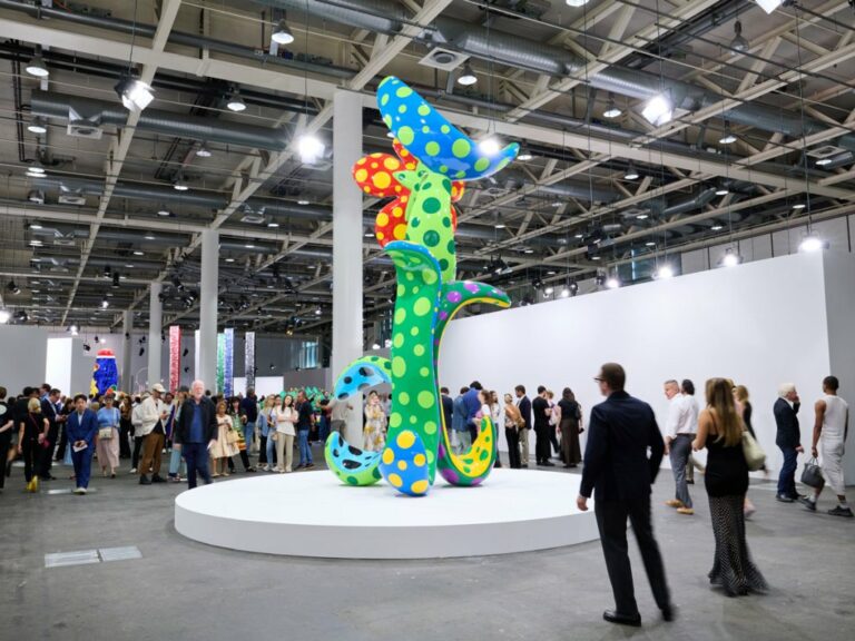 Art Basel 2026 : Œuvres Géantes à Découvrir !