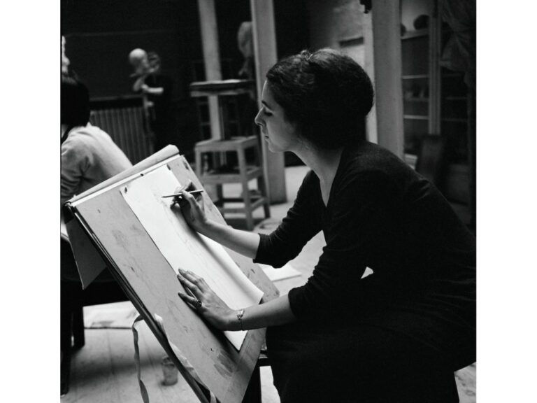 Décès de Tess Jaray : L'Artiste des Abstractions