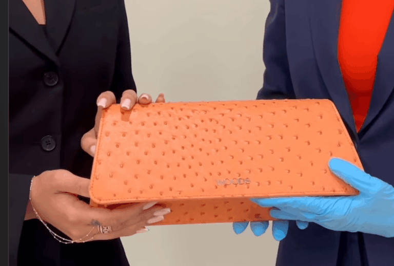 Découvrez le Sac Orange 'Chanceux' au Guggenheim !