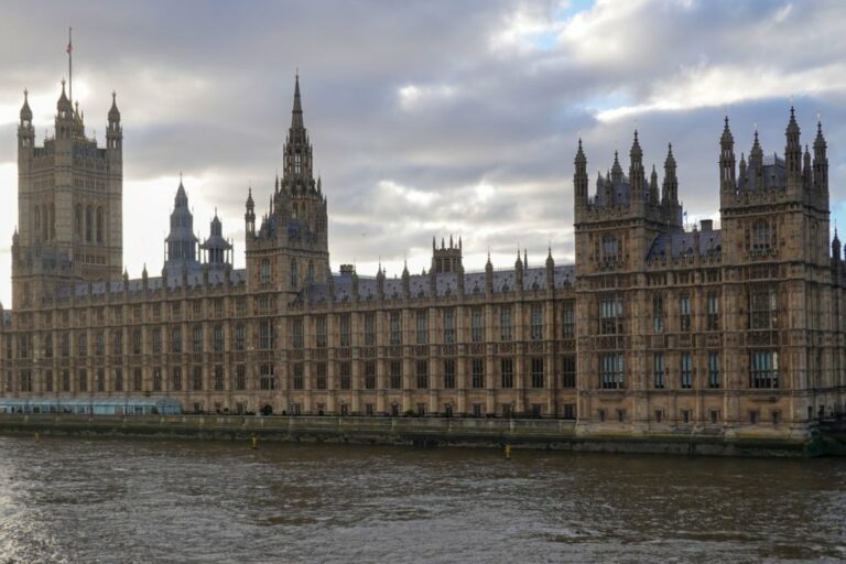 Rapport: Le Gouvernement Britanique Abandonne les Musées