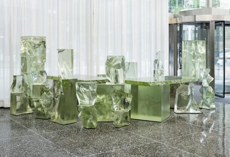 Record : Bureau en Verre de Gehry Vendu 243 200€!