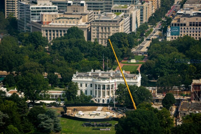 La Cour Suprême US valide le projet de Trump