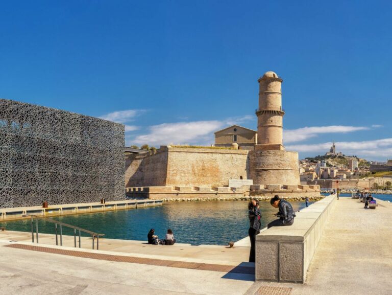 Le Musée de Marseille en Péril: Scandale Sexuel!