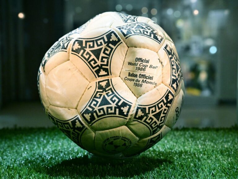 Maradona : Le Ballon de la Main de Dieu à 3,3 M$