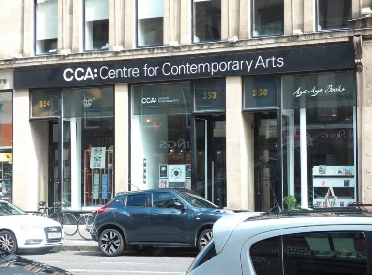 Vente d'Archives d'Art à Glasgow : Perte Irréversible ?