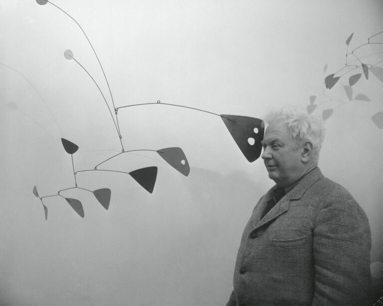 Alexander Calder: Un pionnier de l’art cinétique et de la sculpture mobile