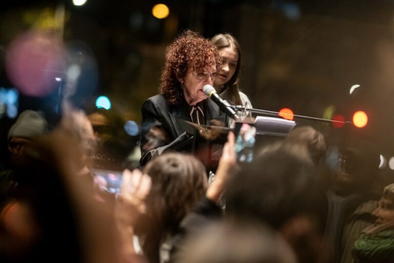 Nan Goldin dénoncée par les politiciens allemands après son discours sur Gaza