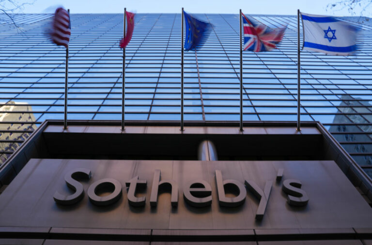 Sotheby’s supprime 100 employés après la baisse des ventes aux enchères à New York