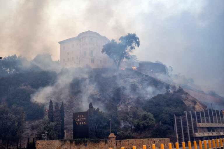 Getty Villa prend feu alors que l’incendie de Pacific Palisades continue