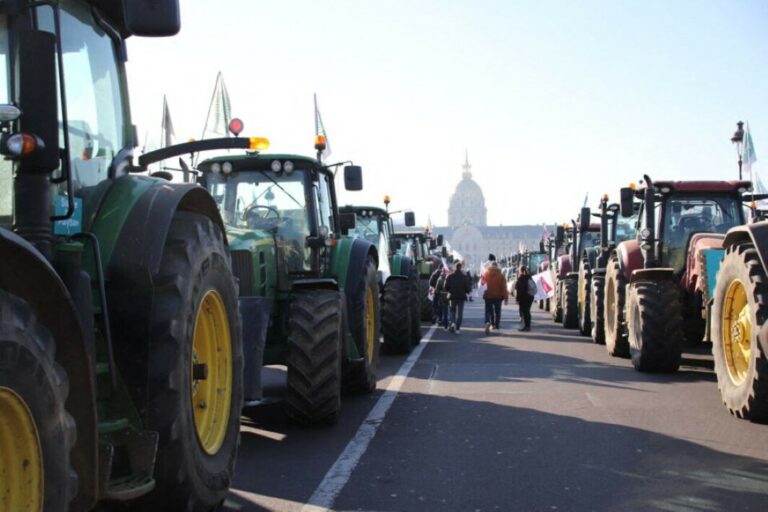 Alerte à Paris : 200 agriculteurs et leurs tracteurs !