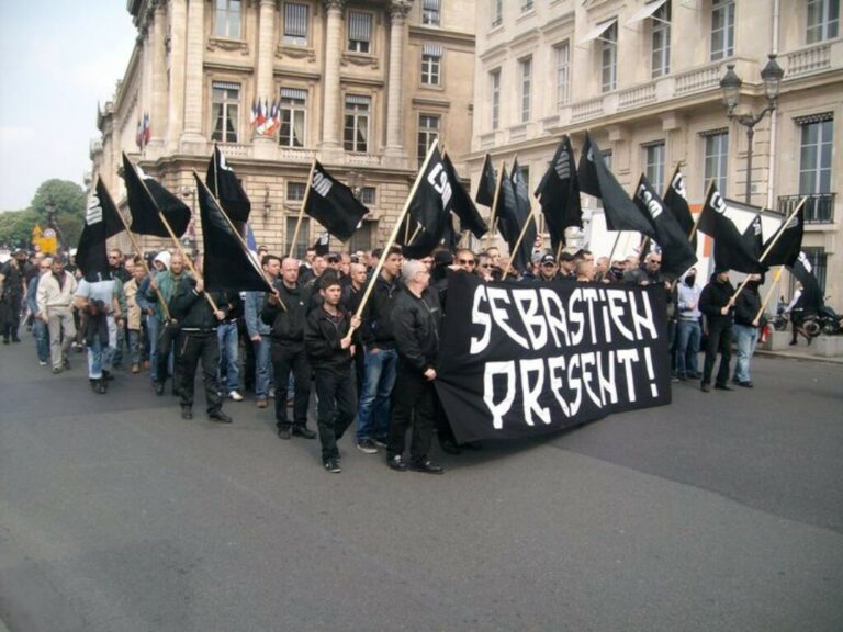 Choc à Paris : des symboles nazis en pleine manif