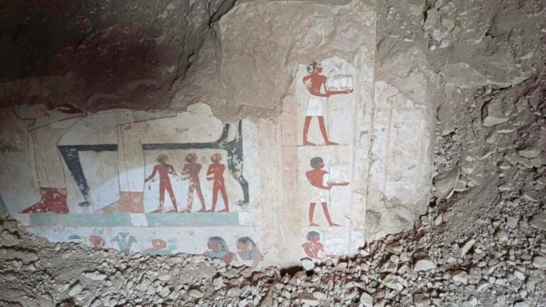 Découverte de Tombes Importantes en Égypte