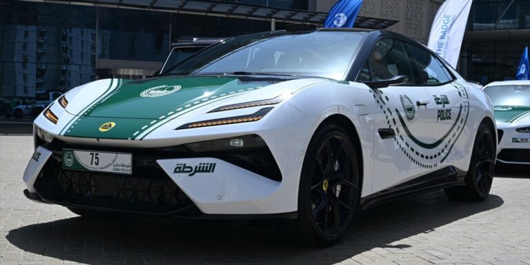 Découvrez la Lotus Emeya-S chez la Police de Dubaï!