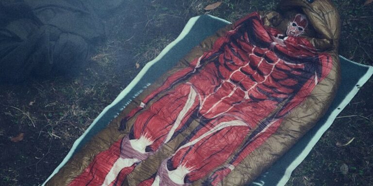 Dormez en Titan avec le Sac de Couchage Inspiré d'AOT