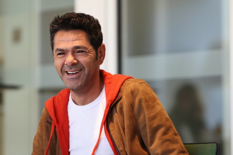 Jamel Debbouze capture un poisson géant à Paris !