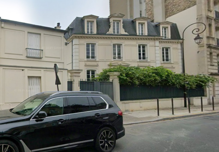 L'hôtel de Tapie à Neuilly vendu par le fisc : découvrez pourquoi !