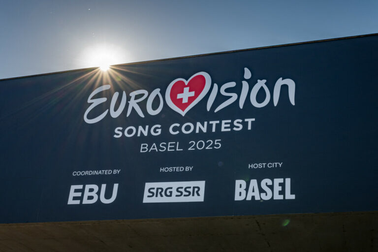 Louane en Demi-Finale de l'Eurovision 2025 : Ne Ratez Pas Sa Prestation !