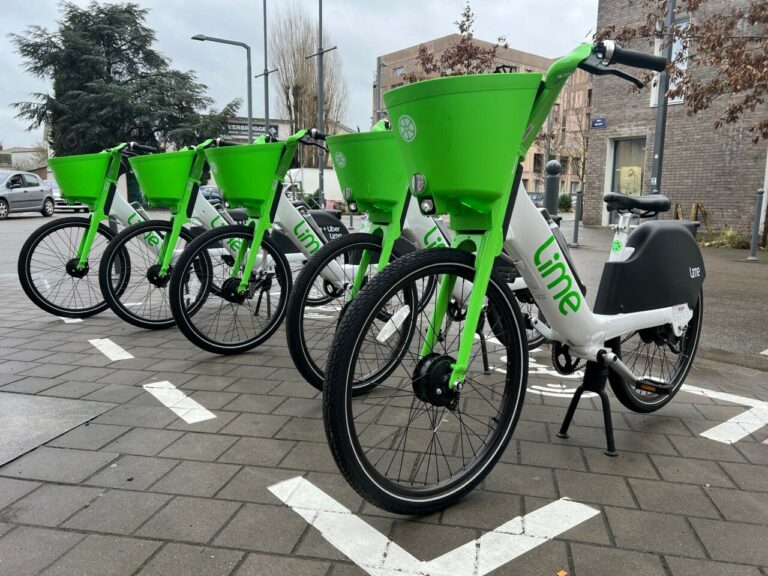Nouvelle étape : Lime traverse le périph' aux Lilas !