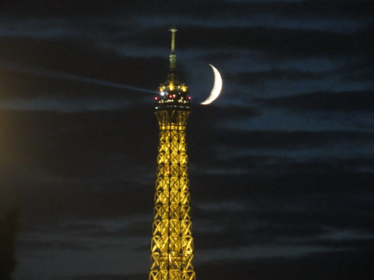 PSG en finale : la tour Eiffel s'illumine à chaque but !