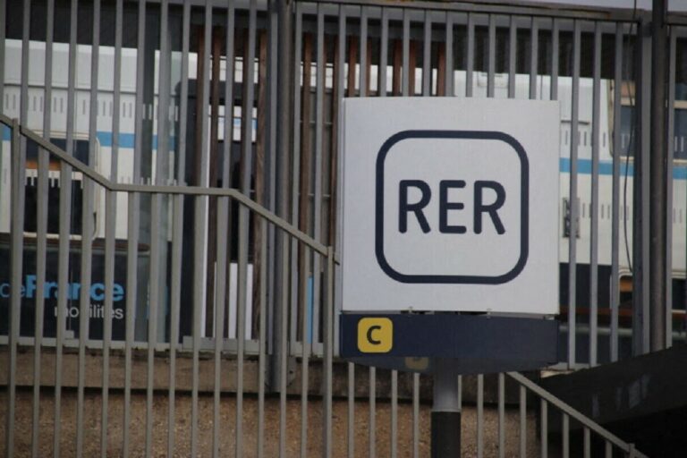 Paris : RER C stoppé, canicule en cause !