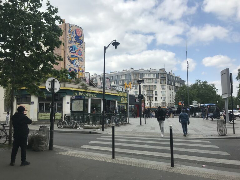 Paris : chaos quotidien à la porte de Clignancourt