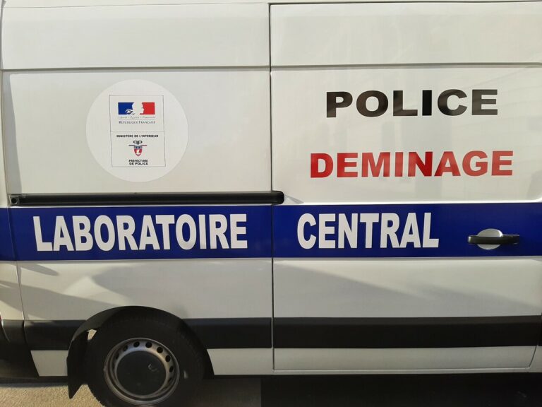 Paris : des grenades retrouvées dans une cour d'immeuble !