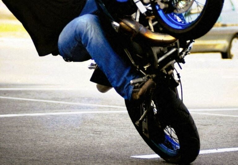 Policier blessé lors d'un rodéo urbain à moto